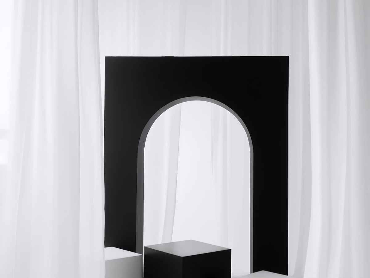 Sala White · Zona cu arcadă alb/negru